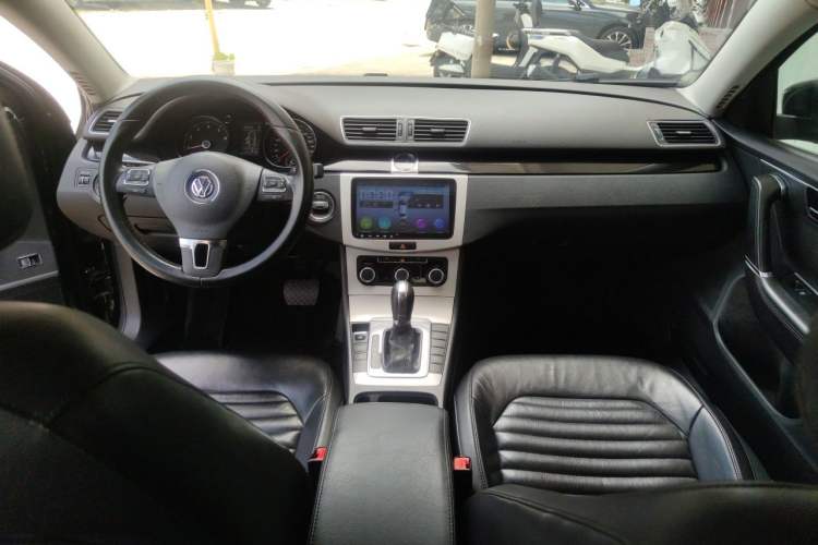 Used Volkswagen Magotan 2012 Revised Version 1.8TSI Leading Edition Center Console
