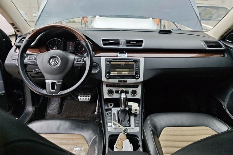 Used Volkswagen Magotan 2012 3.0 FSI Flagship Edition Center Console
