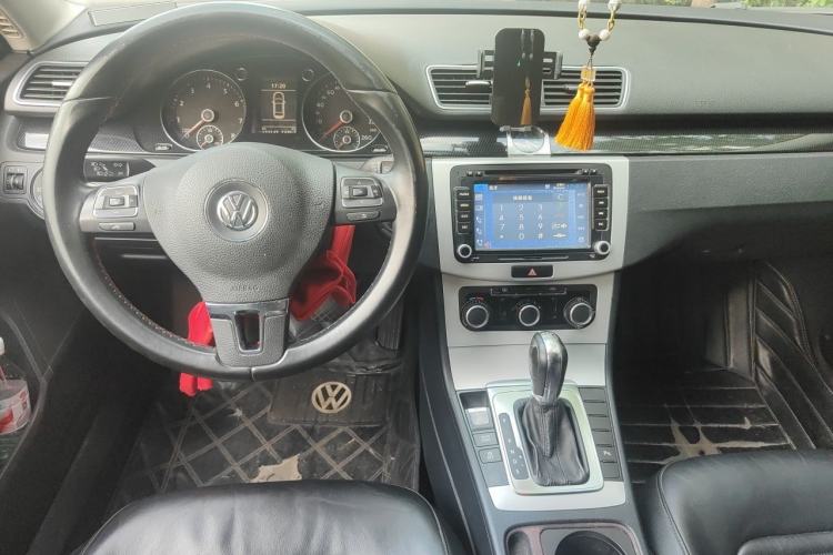 Used Volkswagen Magotan 2012 Revised Version 1.8TSI Leading Edition Center Console