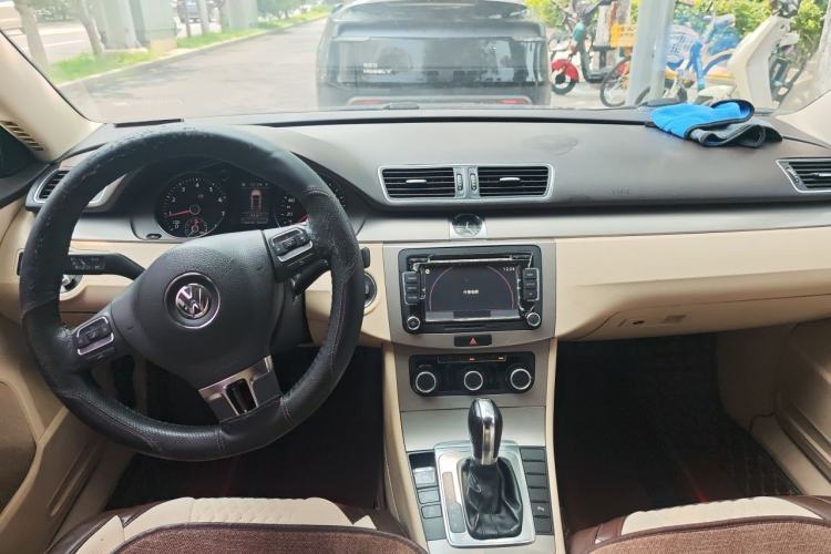 Used Volkswagen Magotan 2012 Revised Version 1.8TSI Leading Edition Center Console