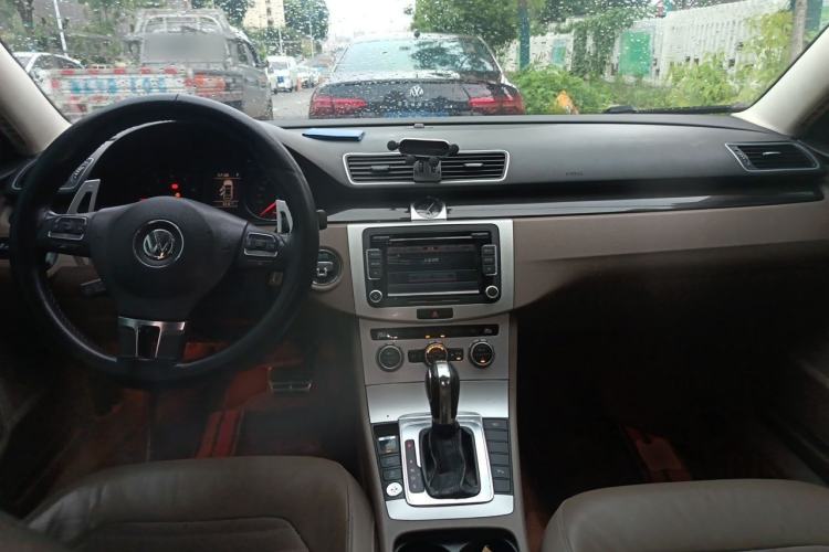 Used Volkswagen Magotan 2012 Facelift 2.0 TSI Prestige Model Center Console