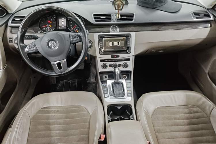 Used Volkswagen Magotan 2012 Revised Version 2.0 TSI Supreme Edition Center Console