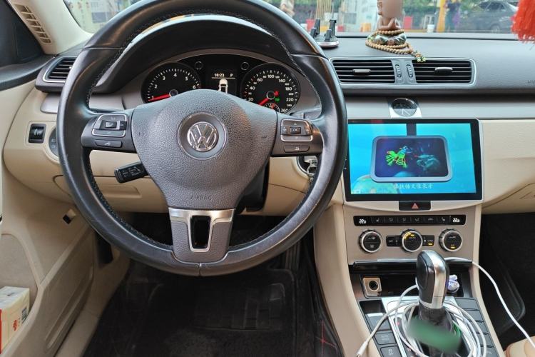 Used Volkswagen Magotan 2012 1.8TSI Luxury Model Center Console