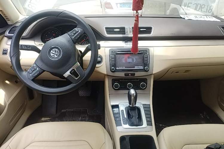 Used Volkswagen Magotan 2012 Revised Version 1.8TSI Leading Edition Center Console