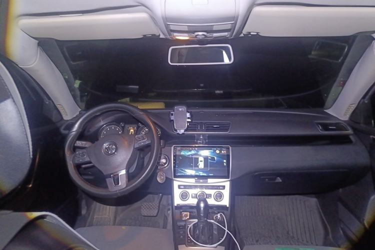 Used Volkswagen Magotan 2012 Revised 1.8TSI Luxury Version Center Console
