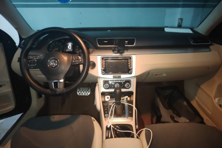 Used Volkswagen Magotan 2012 1.8TSI Comfort Model Center Console