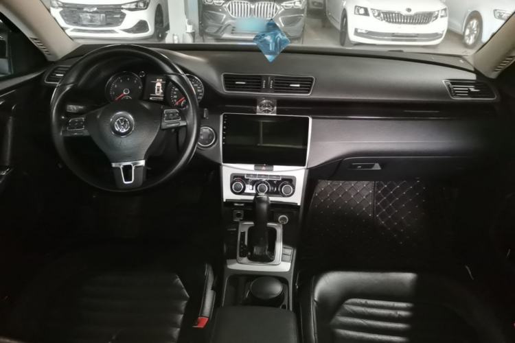 Used Volkswagen Magotan 2012 Revised Version 1.8TSI Leading Edition Center Console