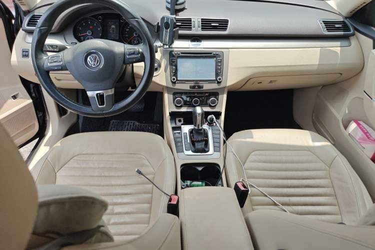 Used Volkswagen Magotan 2012 Revised Version 1.8TSI Leading Edition Center Console