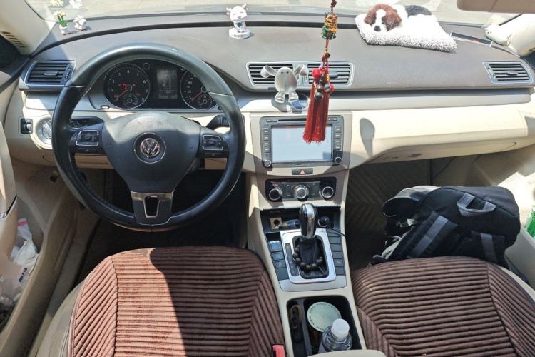 Used Volkswagen Magotan 2012 Revised Version 1.8TSI Leading Edition Center Console