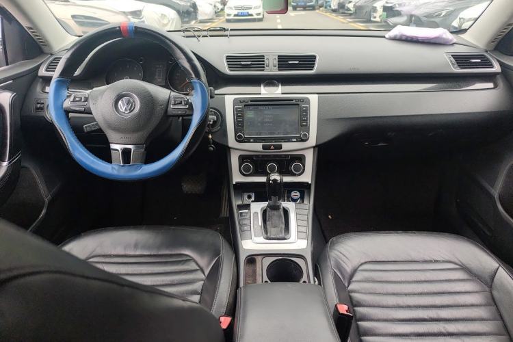 Used Volkswagen Magotan 2012 Revised Version 1.8TSI Leading Edition Center Console