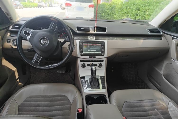 Used Volkswagen Magotan 2012 Facelift 2.0 TSI Prestige Model Center Console