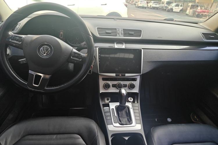 Used Volkswagen Magotan 2012 Revised 1.8TSI Luxury Version Center Console