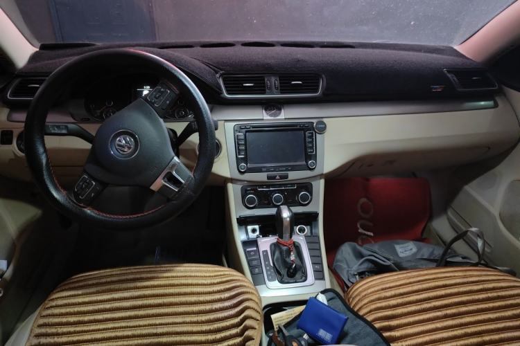 Used Volkswagen Magotan 2012 Revised Version 1.8TSI Leading Edition Center Console