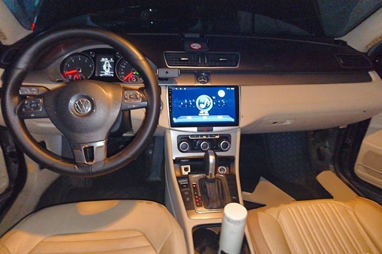 Used Volkswagen Magotan 2012 Revised Version 1.8TSI Leading Edition Center Console