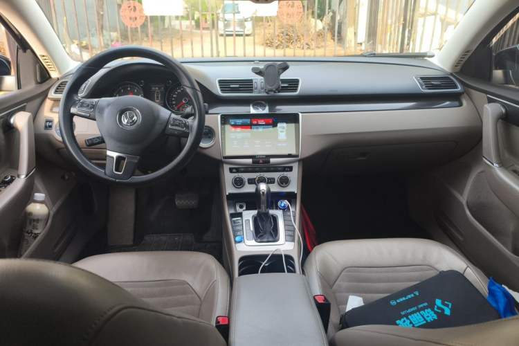 Used Volkswagen Magotan 2012 2.0 TSI Prestige Edition Center Console