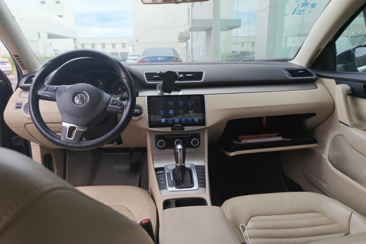 Used Volkswagen Magotan 2012 Revised Version 1.8TSI Leading Edition Center Console