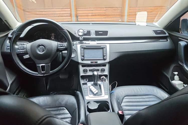 Used Volkswagen Magotan 2012 Revised 1.8TSI Luxury Version Center Console