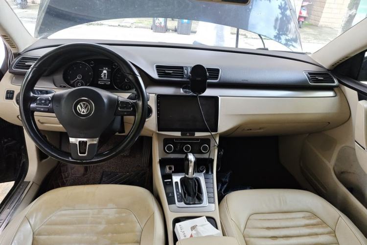 Used Volkswagen Magotan 2012 Revised Version 1.8TSI Leading Edition Center Console
