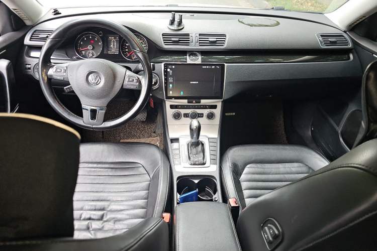 Used Volkswagen Magotan 2012 Revised Version 2.0 TSI Luxury Edition Center Console