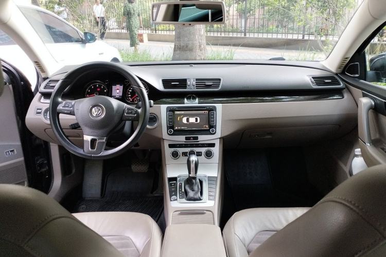 Used Volkswagen Magotan 2012 Revised Version 2.0 TSI Supreme Edition Center Console