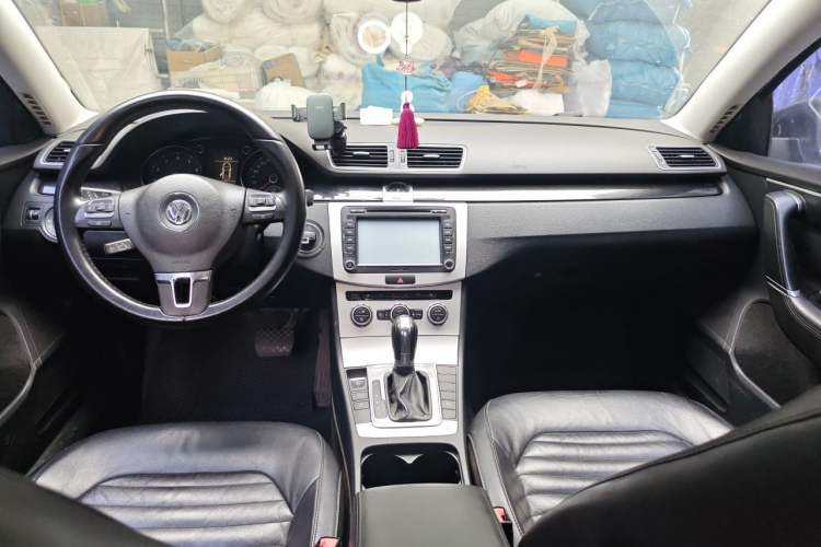 Used Volkswagen Magotan 2012 Revised 1.8TSI Luxury Version Center Console