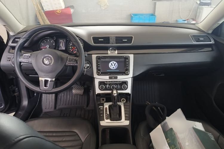 Used Volkswagen Magotan 2012 Revised Version 1.8TSI Leading Edition Center Console