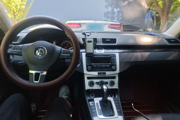 Used Volkswagen Magotan 2012 Revised 1.8TSI Luxury Version Center Console
