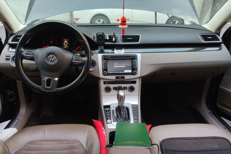 Used Volkswagen Magotan 2012 Facelift 1.8TSI Prestige Model Center Console