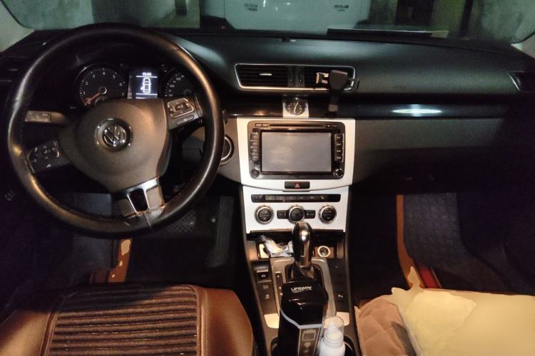 Used Volkswagen Magotan 2012 1.4TSI Luxury Model Center Console