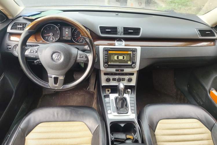 Used Volkswagen Magotan 2012 3.0 FSI Flagship Edition Center Console