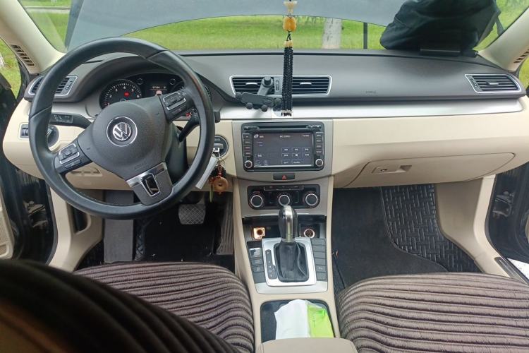 Used Volkswagen Magotan 2012 Revised Version 1.8TSI Leading Edition Center Console