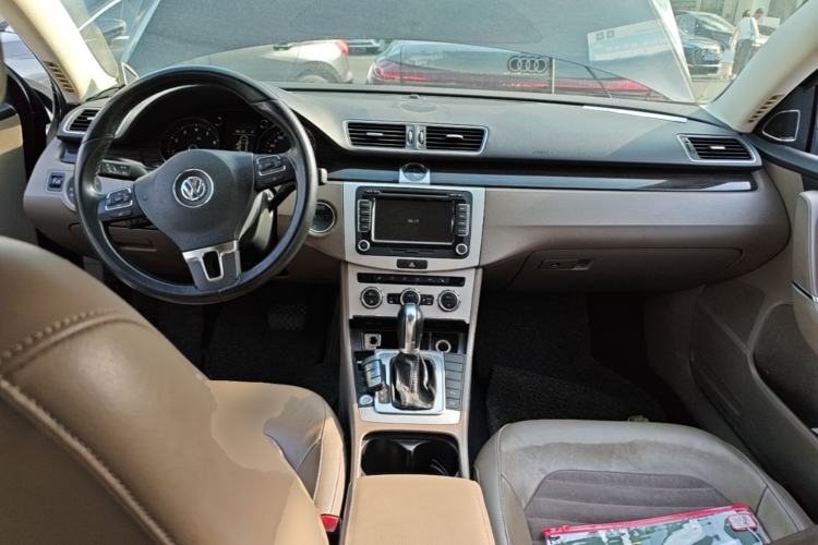 Used Volkswagen Magotan 2012 2.0 TSI Ultimate Edition Center Console
