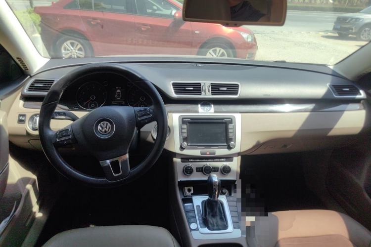 Used Volkswagen Magotan 2012 Facelift 2.0 TSI Prestige Model Center Console