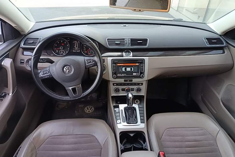 Used Volkswagen Magotan 2012 Facelift 2.0 TSI Prestige Model Center Console