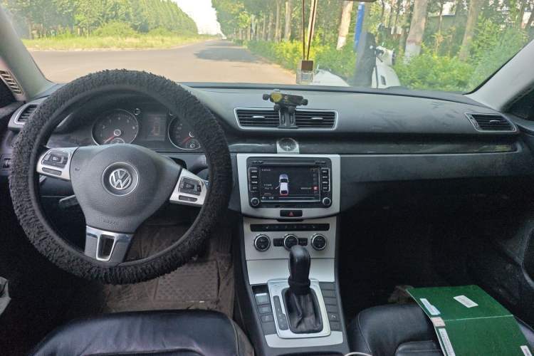 Used Volkswagen Magotan 2012 Revised 1.8TSI Luxury Version Center Console