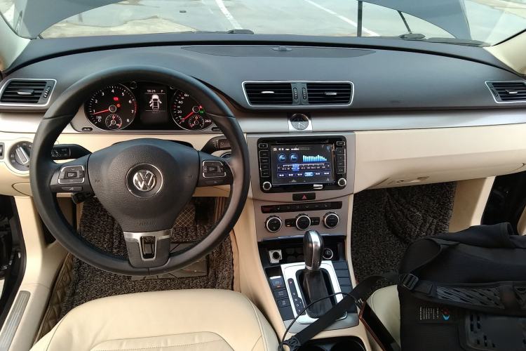 Used Volkswagen Magotan 2012 Revised 1.8TSI Luxury Version Center Console