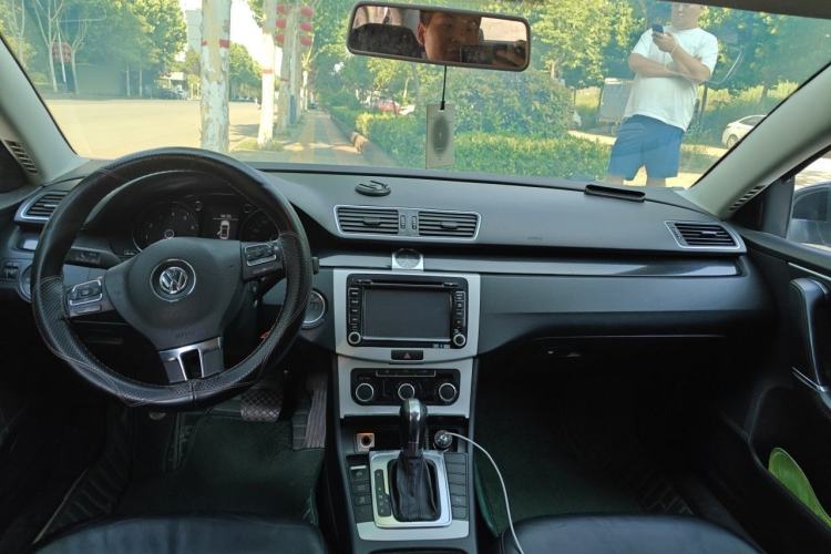 Used Volkswagen Magotan 2012 Revised Version 1.8TSI Leading Edition Center Console
