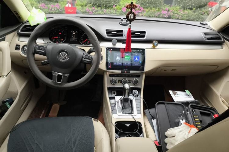 Used Volkswagen Magotan 2012 Revised 1.8TSI Luxury Version Center Console