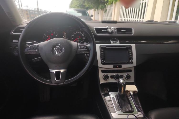 Used Volkswagen Magotan 2012 1.8TSI Luxury Model Center Console