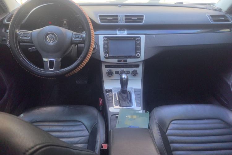 Used Volkswagen Magotan 2012 Revised Version 1.8TSI Leading Edition Center Console