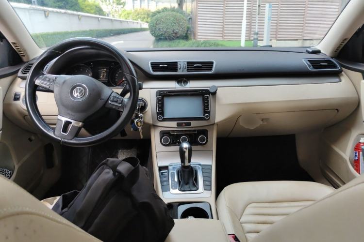 Used Volkswagen Magotan 2012 Revised 1.8TSI Luxury Version Center Console