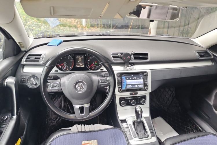 Used Volkswagen Magotan 2012 Revised Version 1.8TSI Leading Edition Center Console