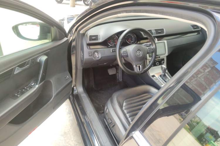 Used Volkswagen Magotan 2012 Revised Version 1.8TSI Leading Edition Driver Seat