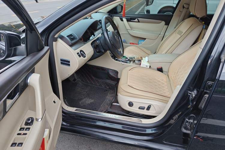 Used Volkswagen Magotan 2012 1.8TSI Luxury Model Driver Seat