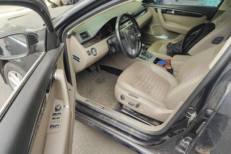 Used Volkswagen Magotan 2012 Facelift 1.8TSI Prestige Model Driver Seat