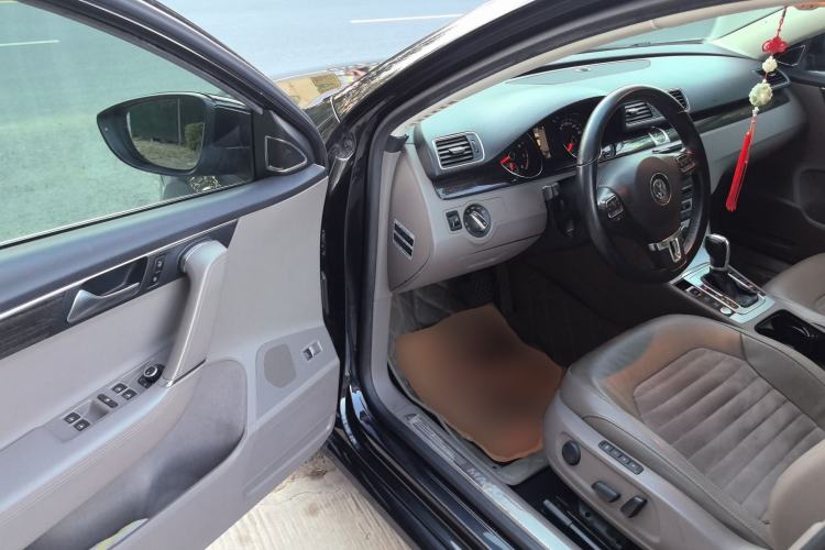 Used Volkswagen Magotan 2012 Revised Version 2.0 TSI Supreme Edition Driver Seat