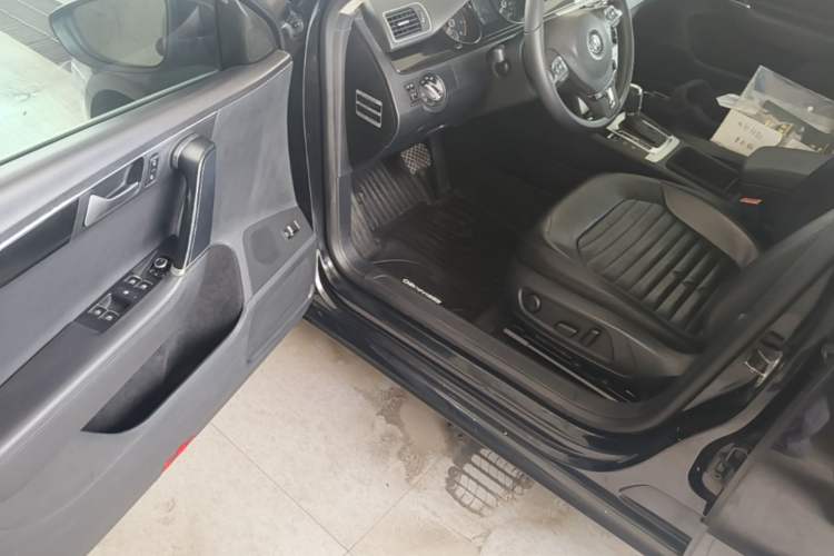 Used Volkswagen Magotan 2012 Revised Version 1.8TSI Leading Edition Driver Seat