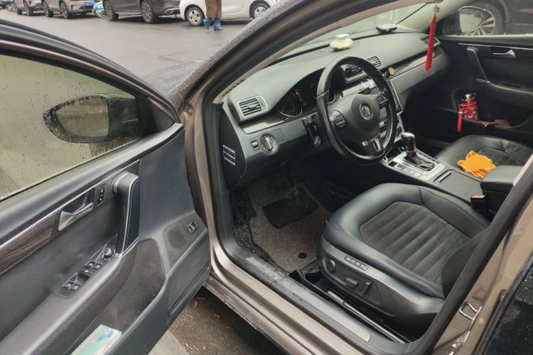 Used Volkswagen Magotan 2012 Facelift 1.8TSI Prestige Model Driver Seat