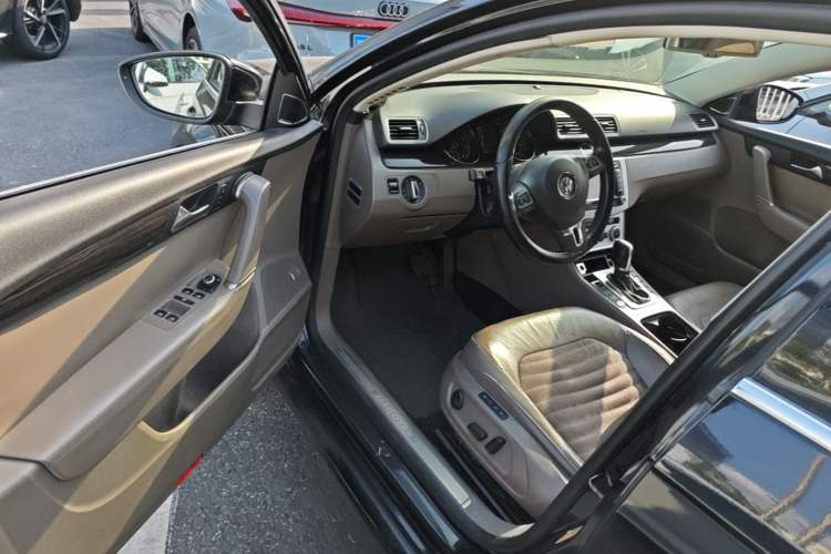 Used Volkswagen Magotan 2012 2.0 TSI Ultimate Edition Driver Seat