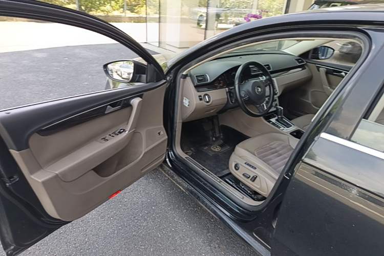 Used Volkswagen Magotan 2012 Facelift 2.0 TSI Prestige Model Driver Seat